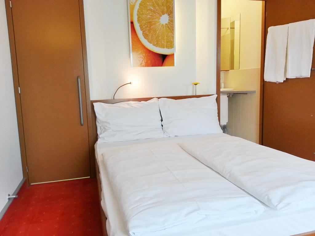 ホテル Orange Wings Krems 部屋 写真