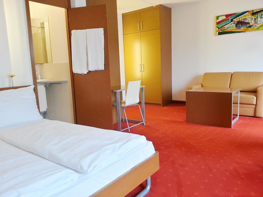 ホテル Orange Wings Krems 部屋 写真