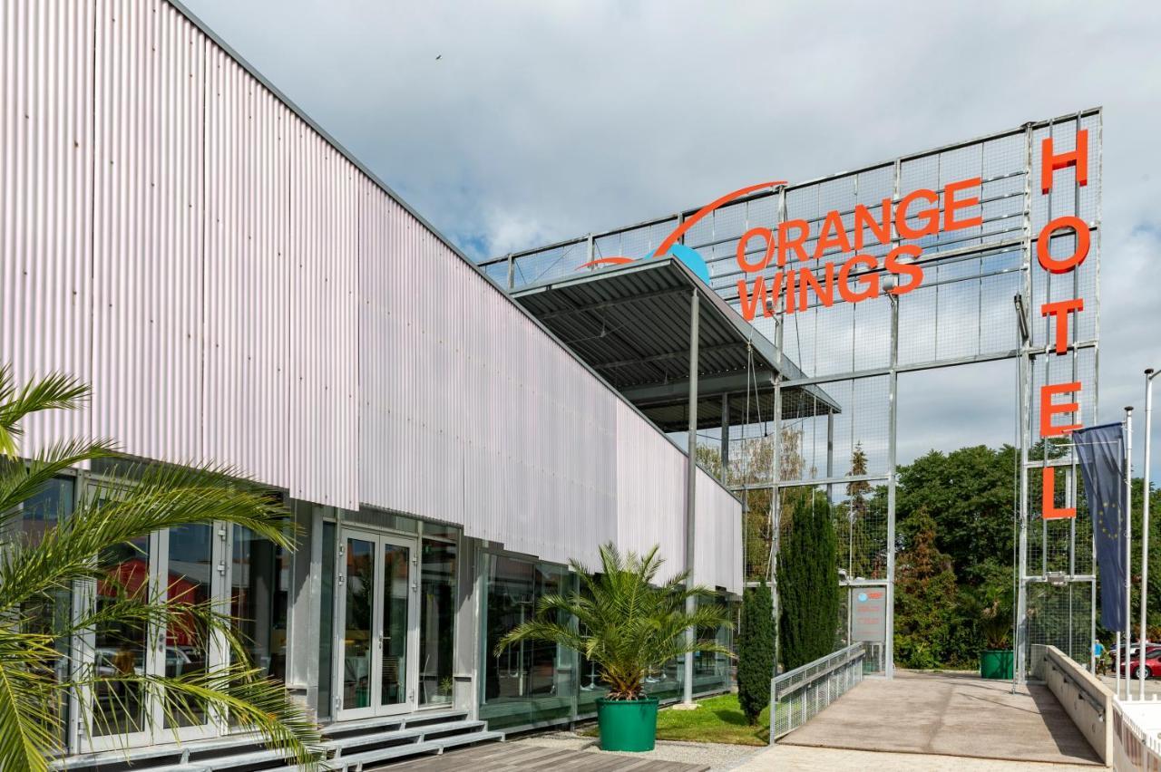ホテル Orange Wings Krems エクステリア 写真