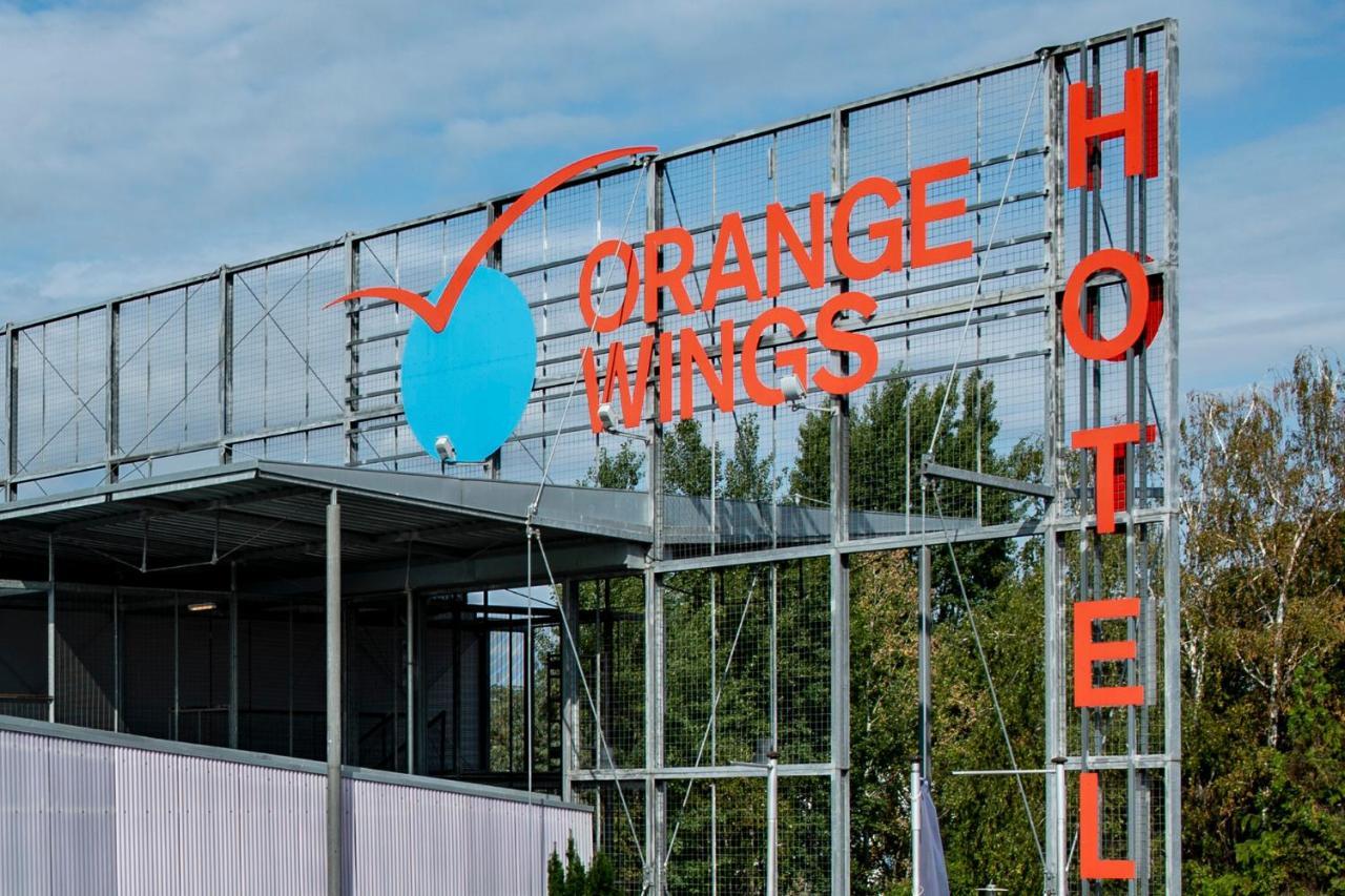ホテル Orange Wings Krems エクステリア 写真